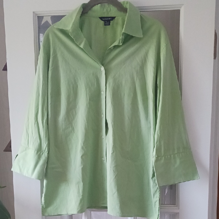 Euc Lands' End Women's Light Green Button-Down Shirt
